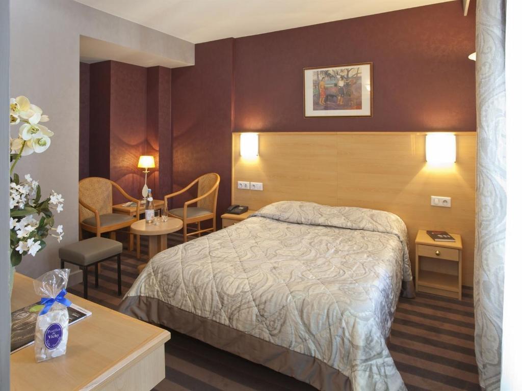 Hotel Chambord Vichy Quarto foto